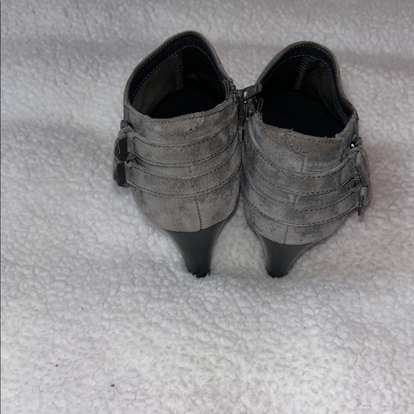 White Mountain Gray Ankle Booties with Suede Finish - Picture 5 of 6